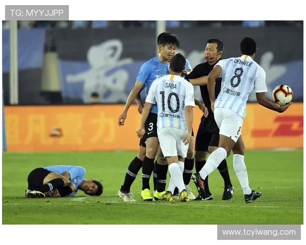 富力队内对抗赛精彩纷呈球员们展现出色技艺与团队默契